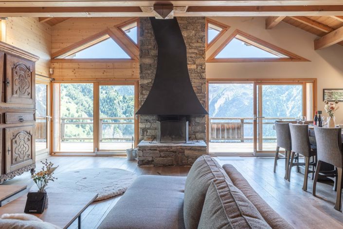 Image No.5-8 Bed Property for sale