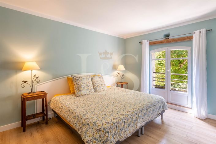 Image No.12-6 Bed House for sale