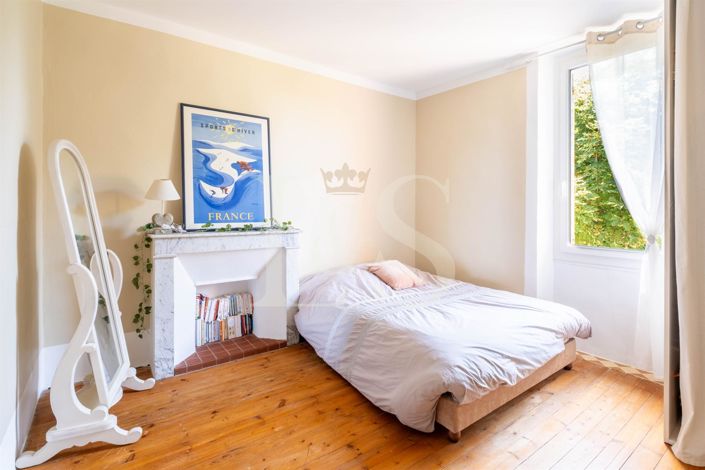 Image No.13-6 Bed House for sale