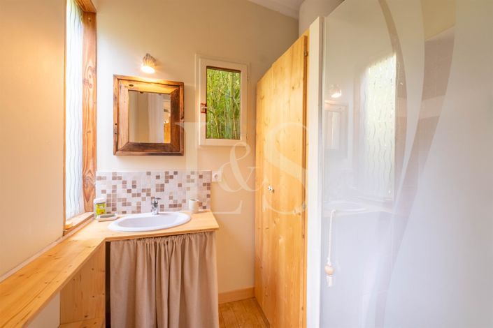 Image No.17-6 Bed House for sale