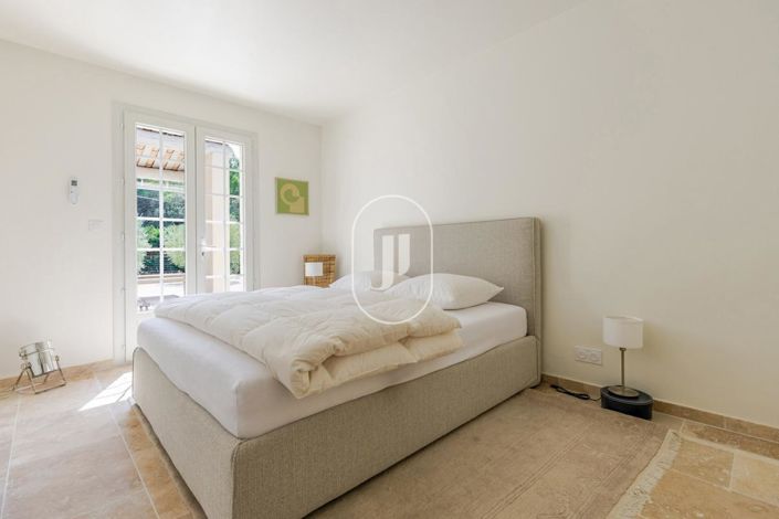 Image No.10-2 Bed House for sale