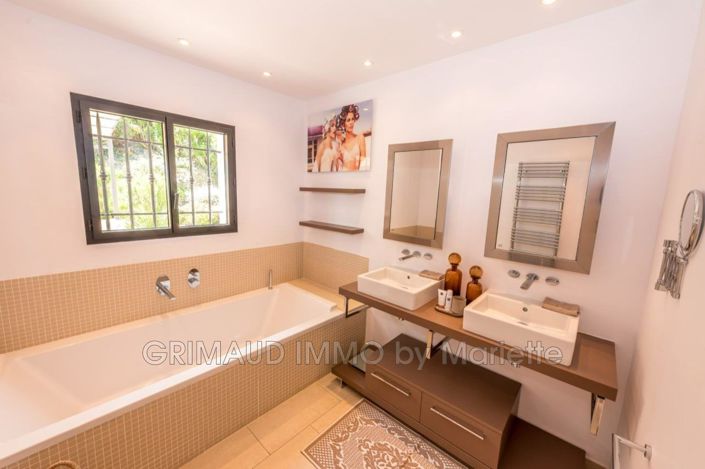 Image No.8-4 Bed House for sale