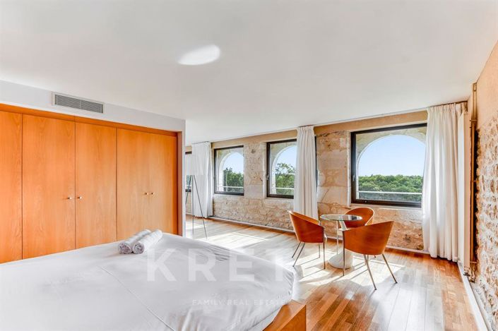 Image No.10-18 Bed Property for sale