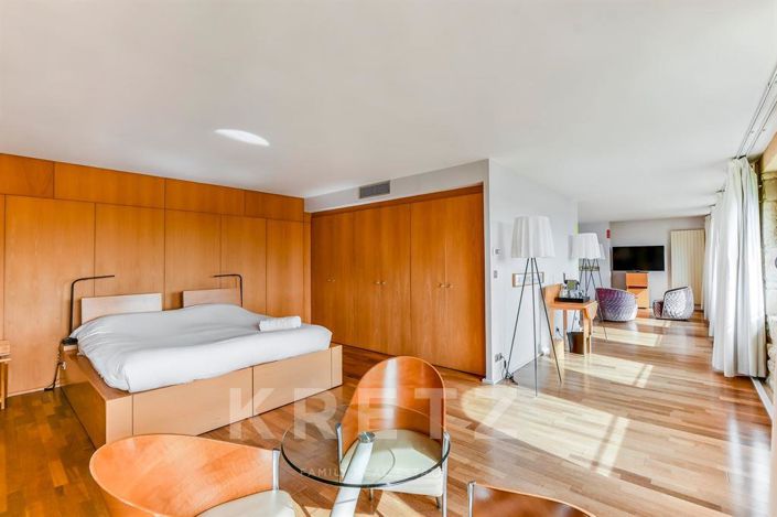 Image No.9-18 Bed Property for sale