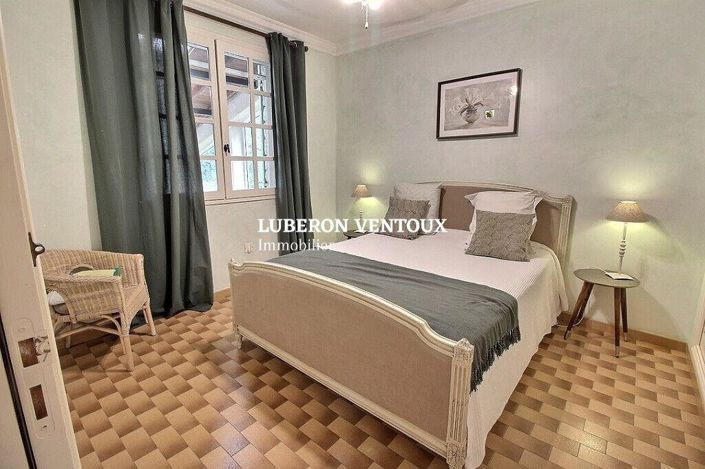 Image No.9-6 Bed House for sale