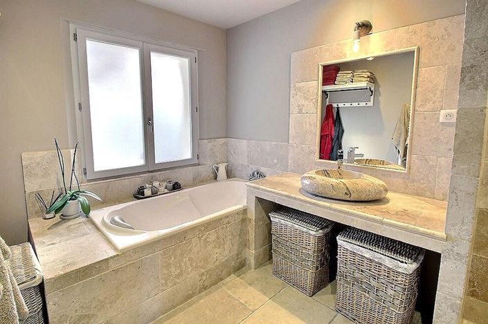 Image No.8-4 Bed House for sale