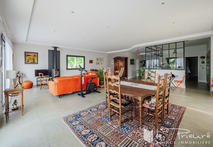 Image No.1-4 Bed House for sale