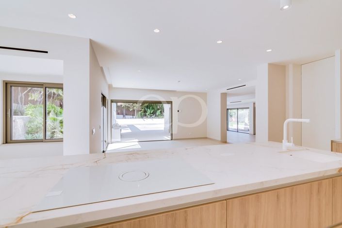 Image No.20-5 Bed House for sale