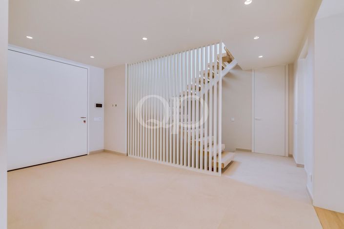 Image No.3-5 Bed House for sale