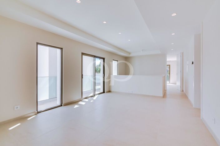 Image No.36-5 Bed House for sale