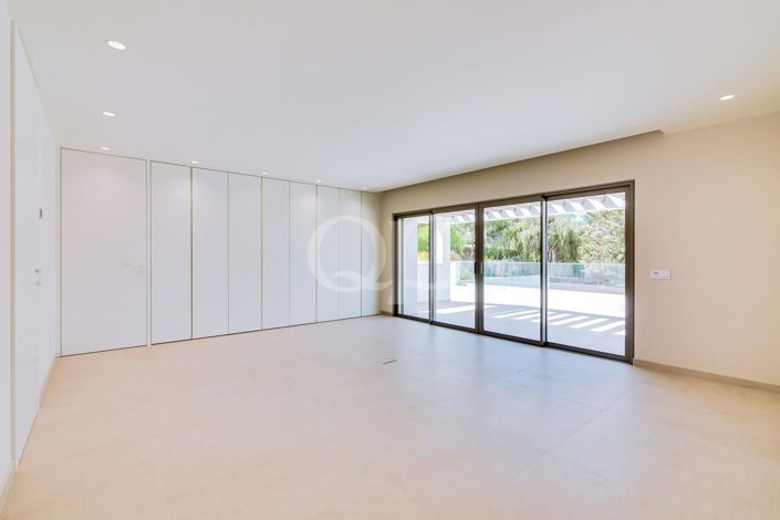 Image No.43-5 Bed House for sale