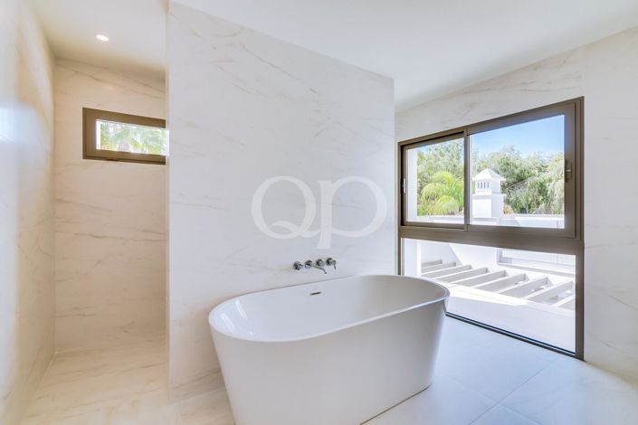 Image No.7-5 Bed House for sale