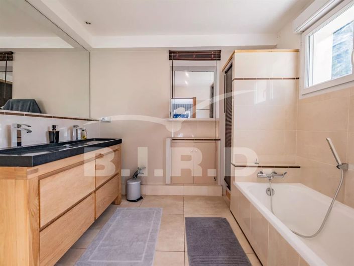 Image No.13-5 Bed House for sale