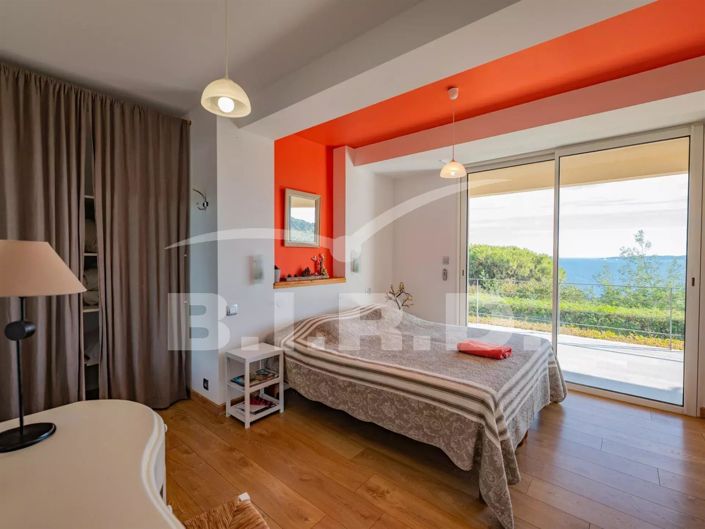 Image No.14-5 Bed House for sale