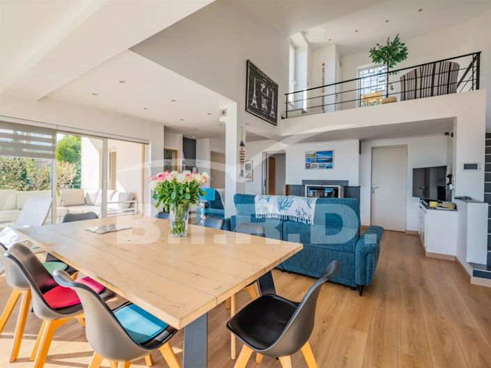 Image No.4-5 Bed House for sale