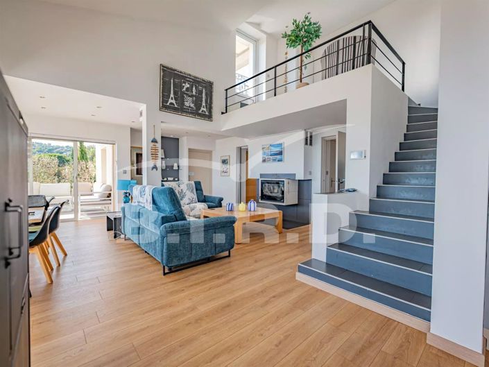 Image No.5-5 Bed House for sale