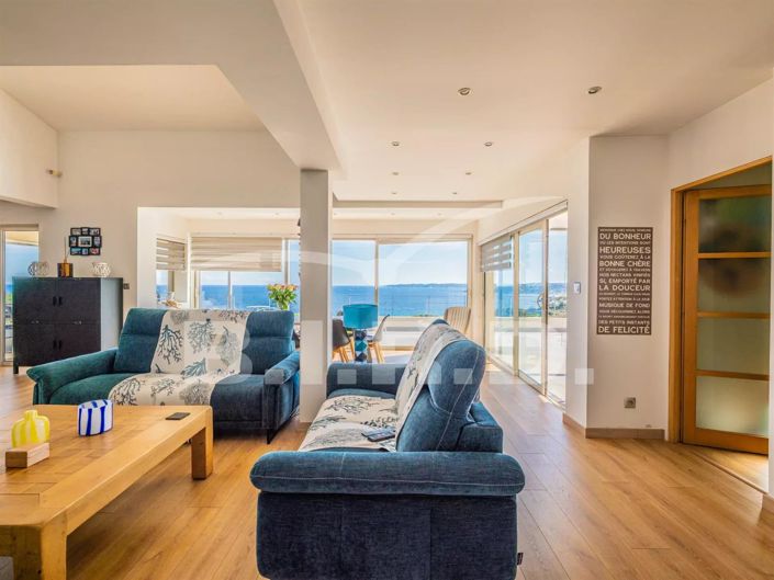 Image No.7-5 Bed House for sale