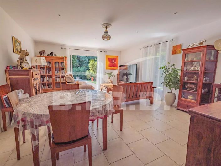 Image No.6-4 Bed House for sale