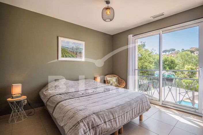 Image No.11-3 Bed House for sale