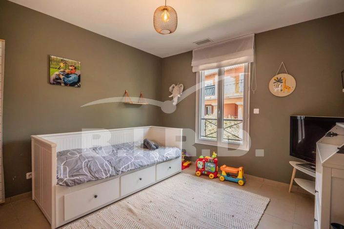 Image No.12-3 Bed House for sale