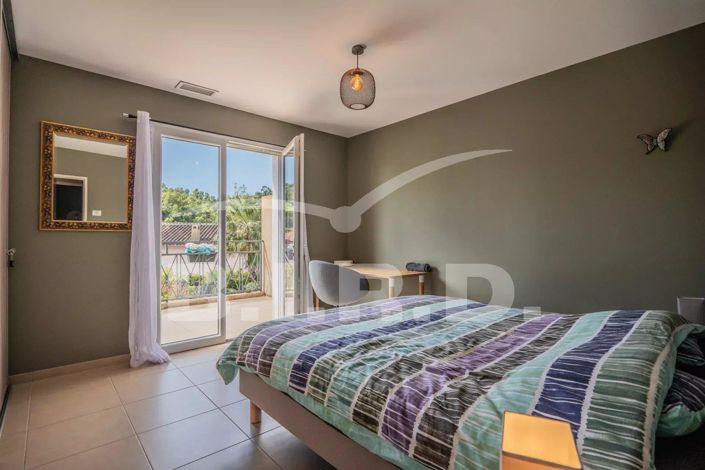 Image No.9-3 Bed House for sale