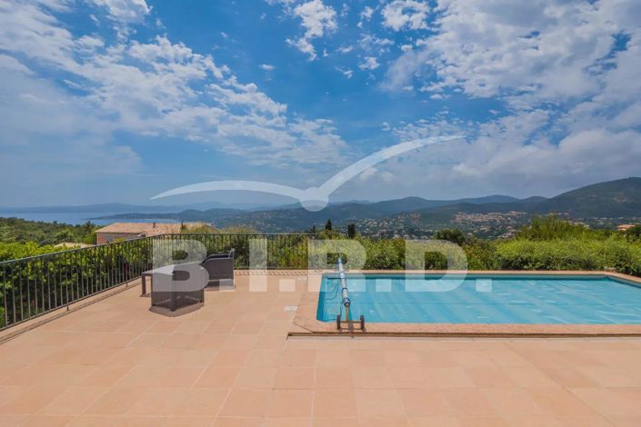 Image No.1-4 Bed House for sale