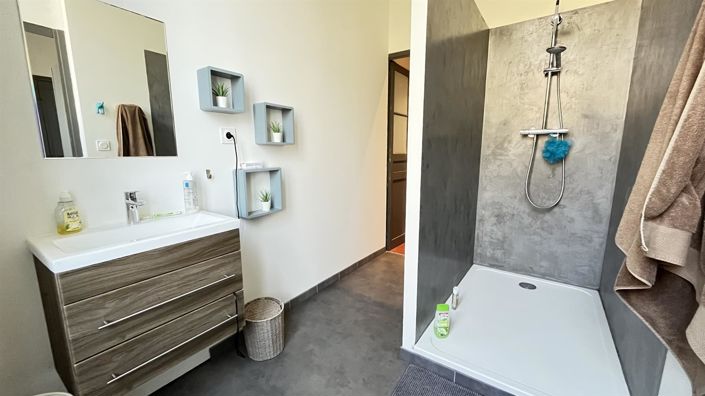 Image No.20-9 Bed House for sale