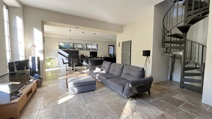 Image No.5-9 Bed House for sale