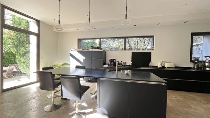 Image No.6-9 Bed House for sale