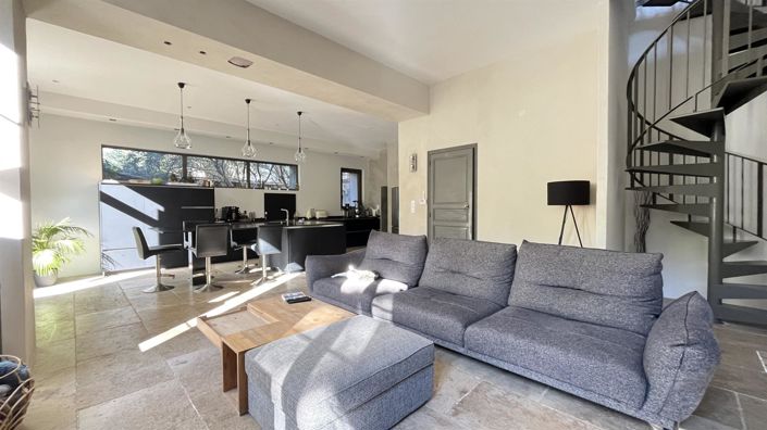 Image No.7-9 Bed House for sale