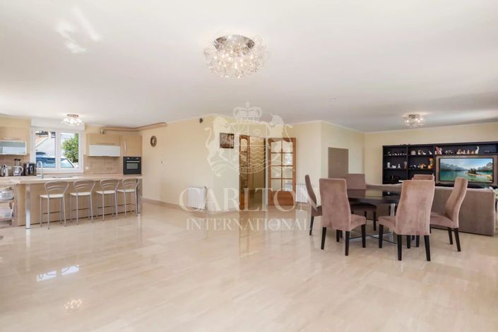 Image No.6-4 Bed House for sale