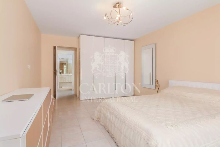 Image No.8-4 Bed House for sale