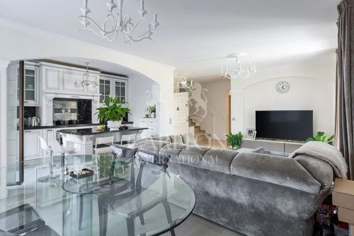 Image No.8-4 Bed House for sale