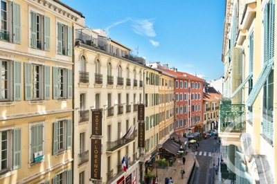 6 Bed Apartment for sale