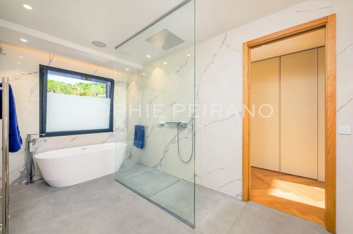 Image No.10-6 Bed House for sale