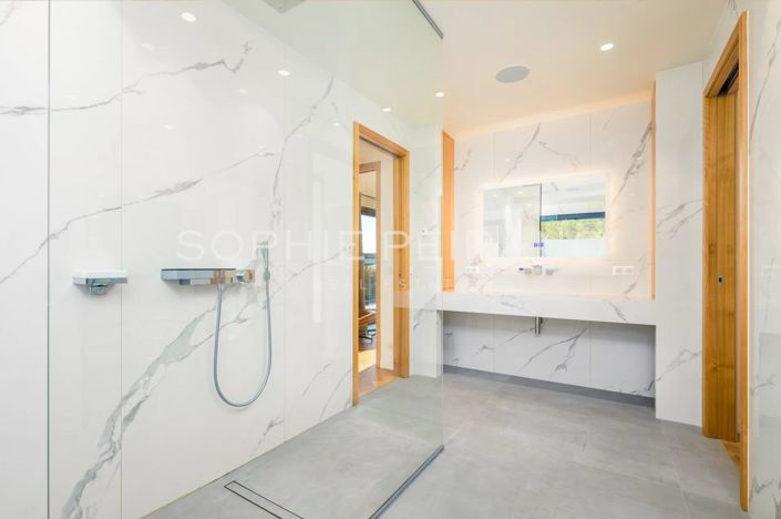 Image No.12-6 Bed House for sale