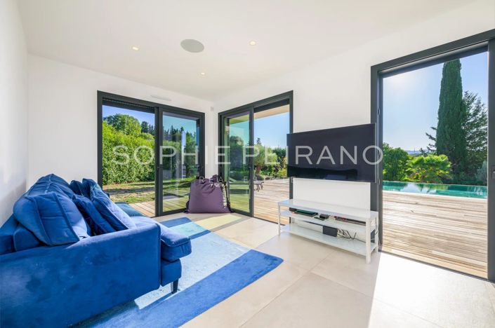 Image No.13-6 Bed House for sale