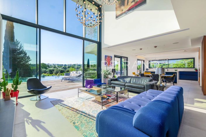 Image No.5-6 Bed House for sale