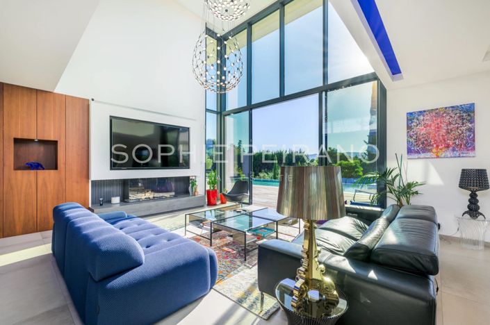 Image No.6-6 Bed House for sale