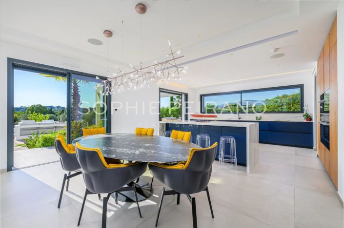 Image No.7-6 Bed House for sale