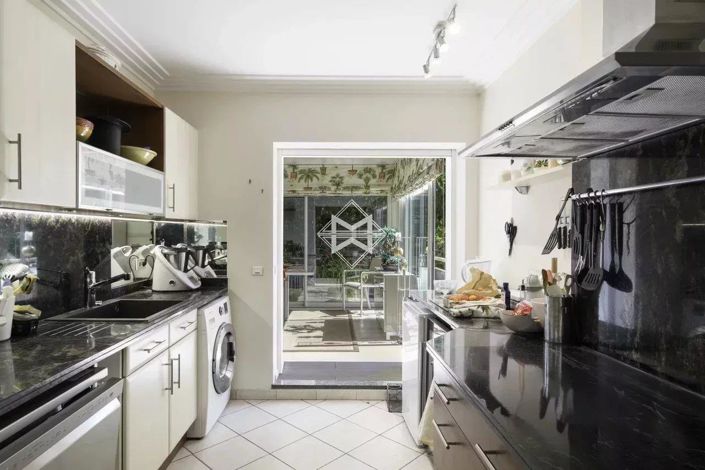 Image No.10-5 Bed Apartment for sale