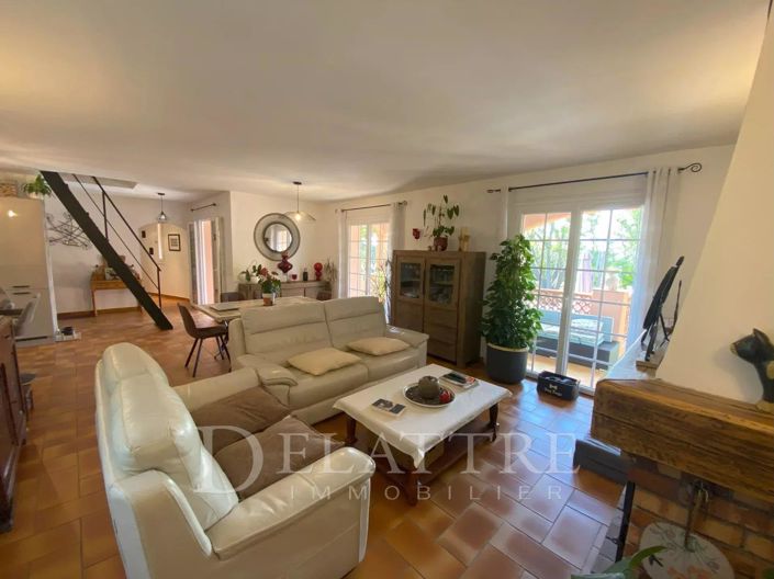 Image No.15-4 Bed House for sale