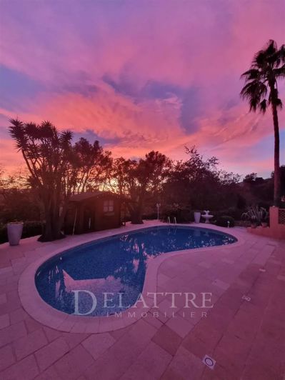 Image No.20-4 Bed House for sale