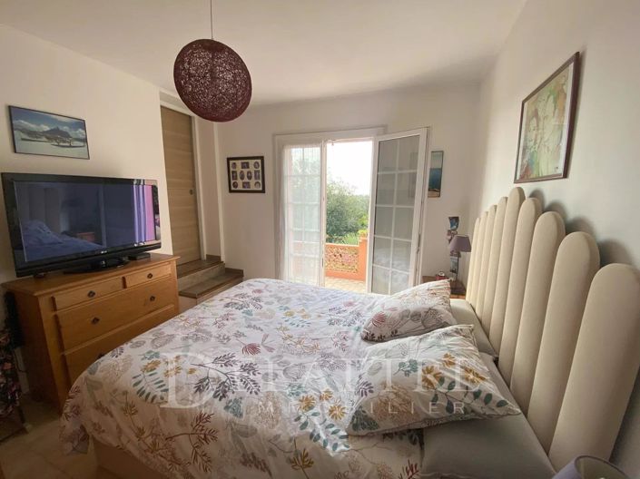 Image No.8-4 Bed House for sale