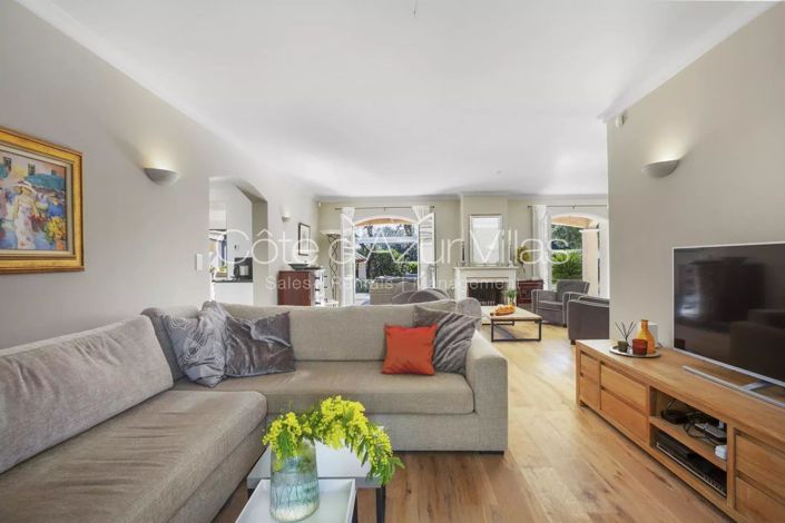 Image No.8-5 Bed House for sale