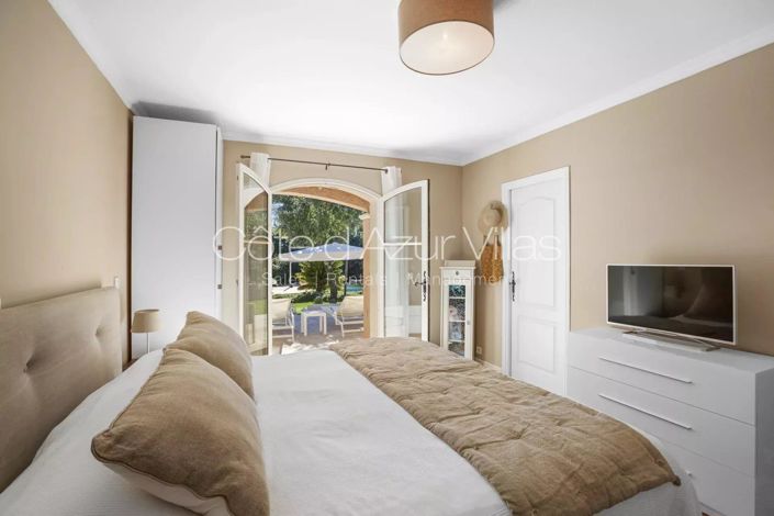 Image No.9-5 Bed House for sale