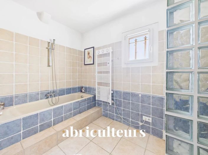 Image No.12-5 Bed House for sale