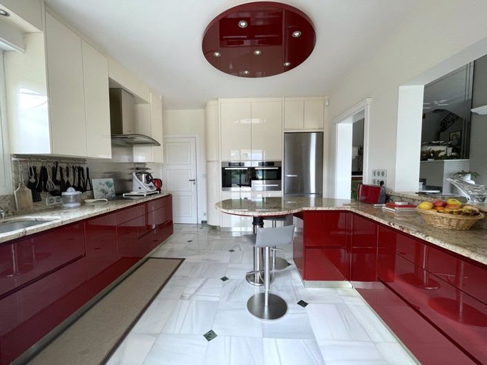 Image No.12-5 Bed House for sale