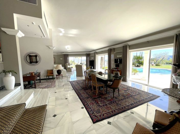 Image No.8-5 Bed House for sale