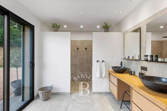 Image No.11-4 Bed House for sale